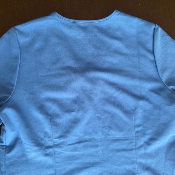 Figs Scrub Top Women's Size M‎ Blue V-Neck Short Sleeve Technical Collection - Picture 6 of 6